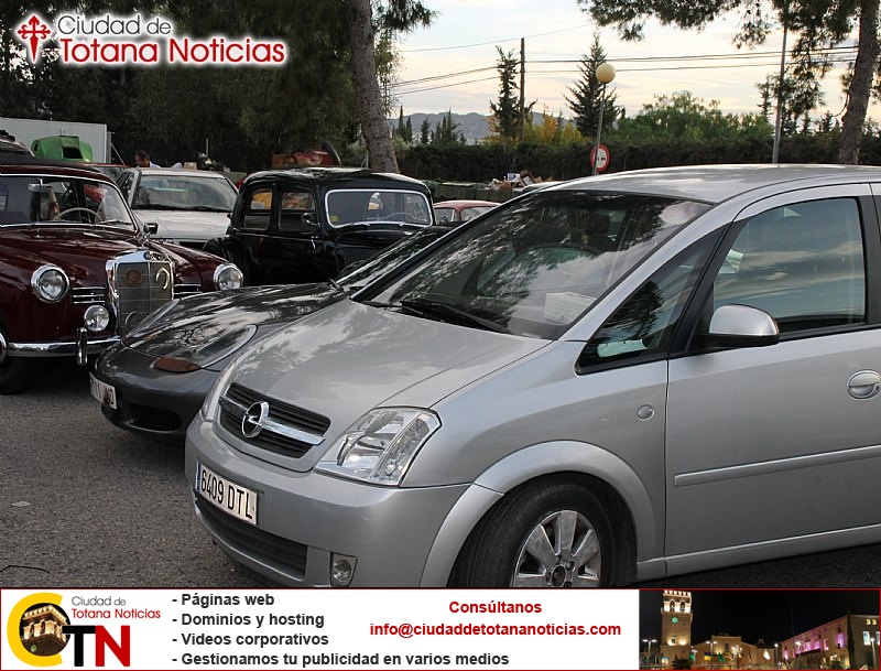 Concentración de Vehículos Clásicos (coches aparcados) - 009